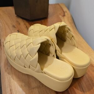 Circus Yellow Woven Platform Slides Size 7